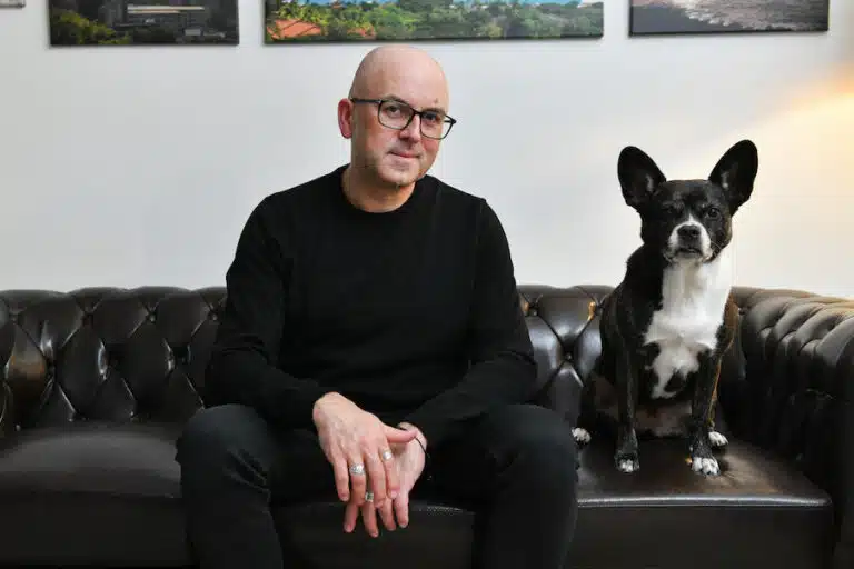 Sprecher Mirko Kasimir in Deutschland Profisprecher mit Hund Monika, Der Tag eines Sprechers